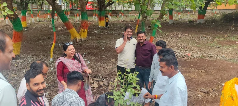 नीम, पीपल, बरगद सहित विभिन्न प्रजातियों के पौधे रोपे