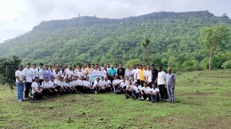 *असीरगढ़ के आंचल में 30 हजार पलाश बीजों का किया रोपण*