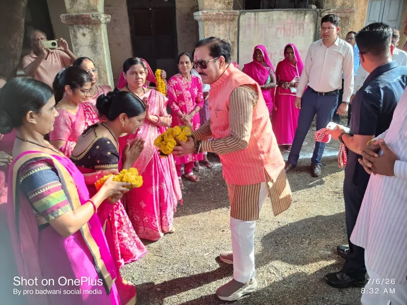 बड़वानी में महिला सशक्तिकरण की नई मिसाल प्रभारी मंत्री डॉ. गौतम टेटवाल ने आजीविका स्वाद संगम कैंटीन का किया…