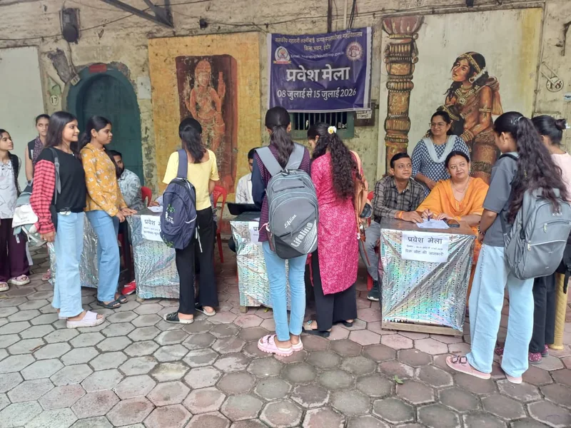 शासकीय महारानी लक्ष्मीबाई स्नातकोत्तर कन्या महाविद्यालय किला भवन में प्रवेश मेला का शुभारंभ