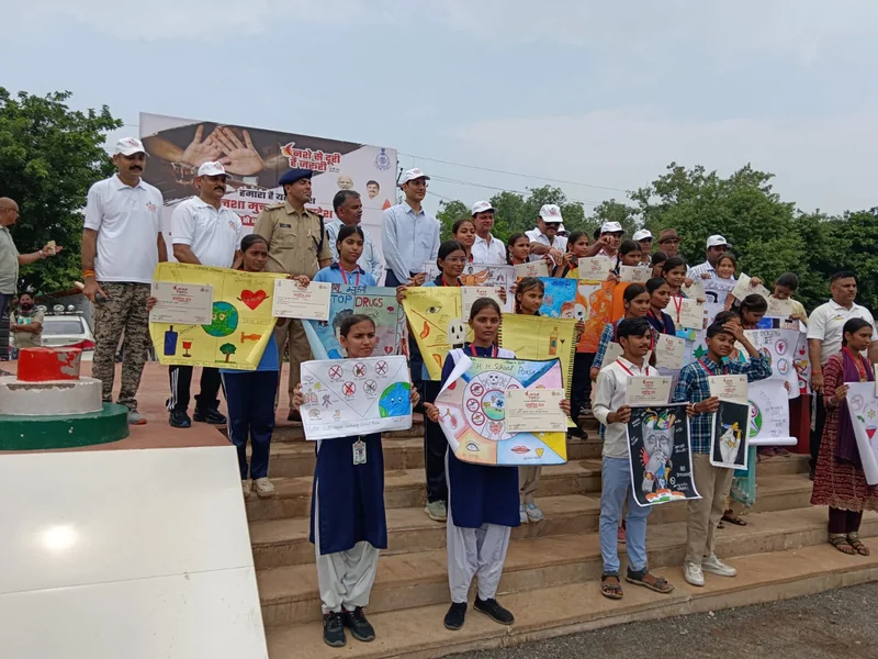 नशे से दूरी है जरूरी 2.0 अभियान के तहत मुरैना में 1500 से अधिक लोगों ने बनाई मानव श्रृंखला जन-जागरूकता रैली…