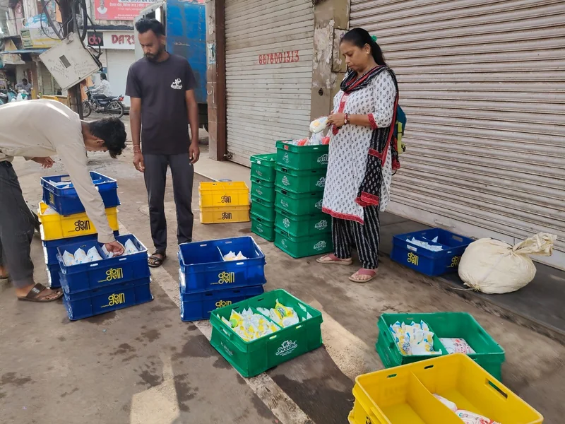 मिलावट के विरुद्ध खाद्य सुरक्षा विभाग का अभियान जारी, दूध-दही सहित विभिन्न दुग्ध उत्पादों के लिए नमूनें